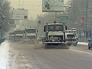 На очистку дорог Бишкека после снегопада направлено 20 единиц спецтехники 