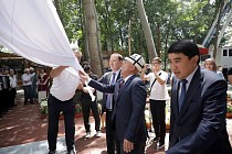 В городе Ош открыли памятник Алишеру Навои