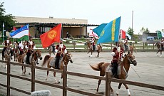 Садыр Жапаров посетил в Азербайджане шоу карабахских лошадей