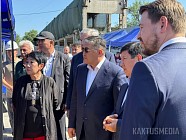 Ташиев приехал на завод Фрунзе. И сразу же решил финансовый вопрос предпринимательницы