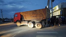 В Бишкеке грузовик переехал 8-летнюю девочку