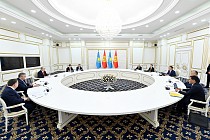 Кыргызстан и Казахстан договорились не допускать заторов на границе