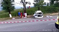 Четыре человека погибли в ДТП с КамАЗом на трассе Бишкек - Алматы
