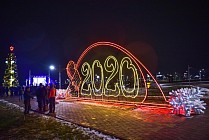 Новогодний Бишкек: в столицу проскочила мышь!