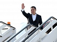 Садыр Жапаров вылетел с официальным визитом в Казахстан. Состав делегации