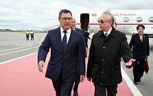 Садыр Жапаров прилетел в Москву. Кто и как его встретил
