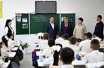 Президент Садыр Жапаров принял участие в открытии новой школы в Оше 