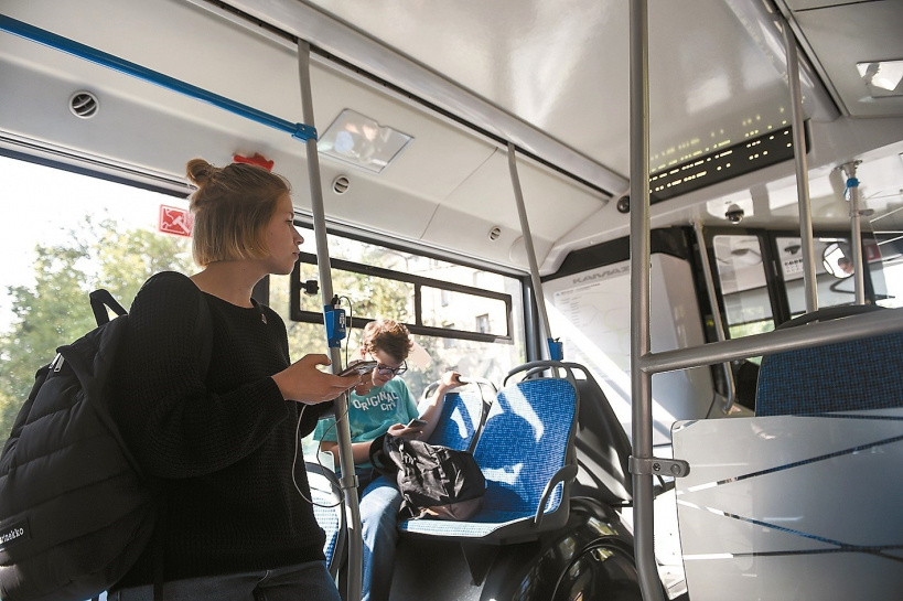 Камеры общественного транспорта. Видеокамера в автобусе. Система видеонаблюдения в автобусе. Камера для транспорта. Камера в салоне автобуса.