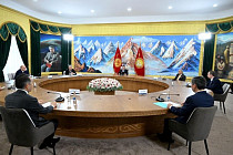 Президент Садыр Жапаров провел встречу с главами правительства стран ЕАЭС 
