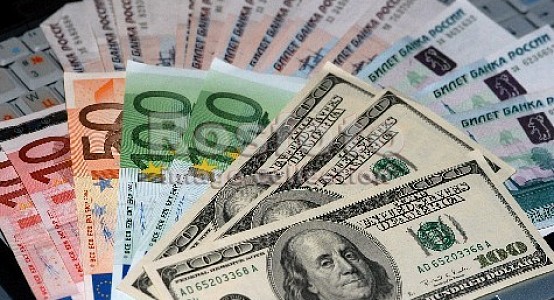 Курс сома к доллару в обменных пунктах Бишкека составил С69,73/$1