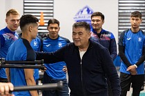 Камчыбек Ташиев навестил сборную Кыргызстана перед матчами отбора ЧМ-2026
