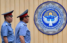 Сотрудника ГКНБ отстранили от работы после жалобы о давлении на семью