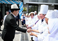 Дайырбек Орунбеков рассказал сколько получают врачи и учителя