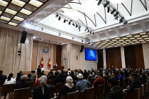 Садыр Жапаров встретился с родственниками задержанных по наркопреступлениям