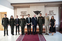 Кыргызстан и Великобритания обсудили военное сотрудничество Кыргызстан и Великобритания обсудили военное сотрудничество