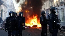 В ожидании новых волнений в Париже продлили комендантский час, а в Марселе и Лионе запретили протесты