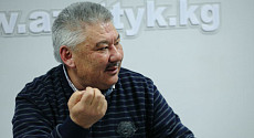 Азимбек Бекназаров предлагает создать госкомиссию по изучению деятельности ГКНБ за последние пять лет