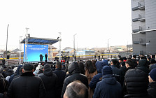 Президент вручил ключи от ипотечного жилья жилого комплекса «Мурас» в Бишкеке