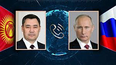 Садыр Жапаров поздравил Владимира Путина с днем рождения