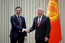 Глава кабмина КР принял французского министра и передал пожелания Макрону от Жапарова