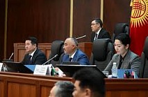 Члены кабмина приняли присягу в Жогорку Кенеше