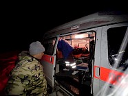 На Иссык-Куле милиционеры пронесли на себе раненного 3 км через сугробы 