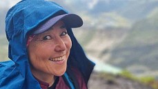Кыргызстанка Асель Байбагышева взошла на Эверест и водрузила флаг Кыргызстана