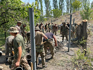 Камчыбек Ташиев наградил пограничников, устанавливавших ограждения на госгранице Камчыбек Ташиев наградил пограничников, устанавливавших ограждения на госгранице