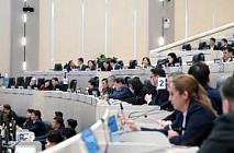 Спикер ЖК помирил депутатов Медербека Алиева и Улукбека Карыбек уулу Спикер ЖК помирил депутатов Медербека Алиева и Улукбека Карыбек уулу