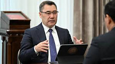 Садыр Жапаров рассказал о причинах замены водительских удостоверений