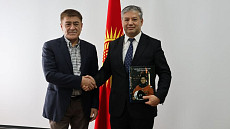 Министр труда встретился с космонавтом Салижаном Шариповым