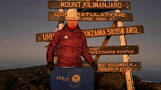 Флаг Всемирных игр кочевников подняли на Килиманджаро