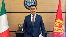 Президент освободил от должности посла Кыргызстана в Италии Таалая Базарбаева Президент освободил от должности посла Кыргызстана в Италии Таалая Базарбаева