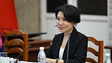 Эльвира Сурабалдиева просит перевести начальные классы в Бишкеке в первую смену