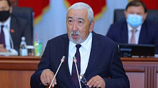Исхак Масалиев сообщил, что Адахану Мадумарову вернули 150 тысяч долларов, изъятые во время обыска его дома