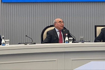 Первый президент КР Аскар Акаев принимает участие в Иссык-Кульском форуме