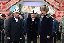 Адылбек Касымалиев принял участие в церемонии открытия этногородка «Вселенная кочевников» на пастбище Кырчын