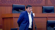 Сеидбек Атамбаев заявил о жалобах на трудности при приеме детей в школу