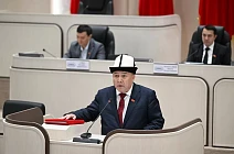 Депутаты Улугбек Ормонов, Бактыбек Чойбеков, Мавлюда Калбердиева и Алтынкуль Мурзакимова принесли присягу