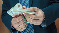 Минтруда помогло кыргызстанцу получить зарплату в России
