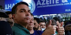 Проигравший выборы в Бразилии сенатор Флавиу Болсонару бежал в США Проигравший выборы в Бразилии сенатор Флавиу Болсонару бежал в США