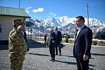 Садыр Жапаров посетил пограничную заставу «Кара-Мык» в Чон-Алайском районе