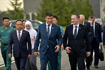 Мэр Бишкека ознакомил премьера Беларуси, с работой завода по переработке отходов