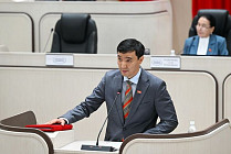 Пост первого заместителя спикера Жогорку Кенеша занял Медер Алиев Пост первого заместителя спикера Жогорку Кенеша занял Медер Алиев