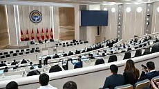 В Жогорку Кенеше сменился полпред президента и кабмина В Жогорку Кенеше сменился полпред президента и кабмина