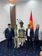 Эвандер Холифилд встретился с депутатами Жогорку Кенеша. О чем говорили?