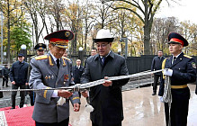 Президент Садыр Жапаров и глава ГКНБ посетили обновленное здание ГУВД Бишкека Президент Садыр Жапаров и глава ГКНБ посетили обновленное здание ГУВД Бишкека