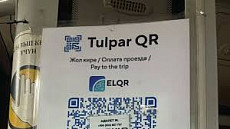 В Бишкеке водитель автобуса приклеил QR-код своего брата поверх муниципального