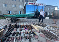 На Иссык-Куле выявили крупную партию оружия, сетей и незаконно пойманной рыбы