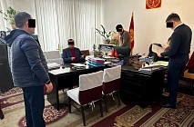 Задержан замдиректора Дирекции по управлению фондом развития Иссык-Кульской области